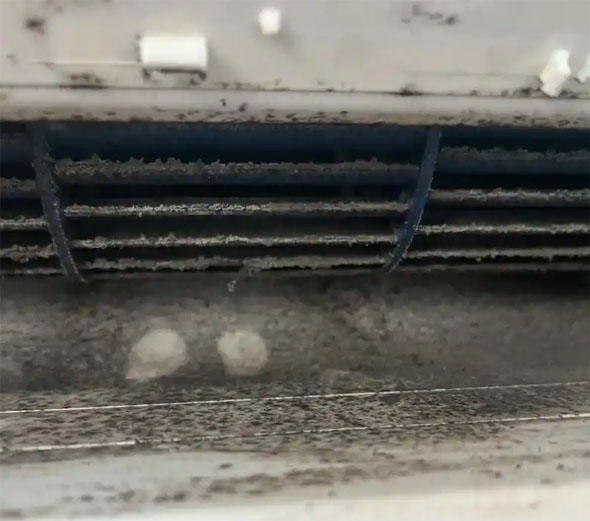 科尔沁右翼中空调吹的风有股烧焦味是怎么回事